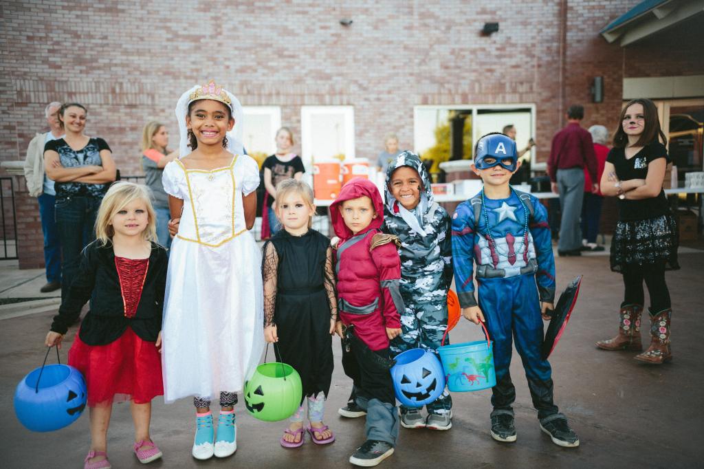 3 sustainable Halloween parties- host a Halloween costume swap!