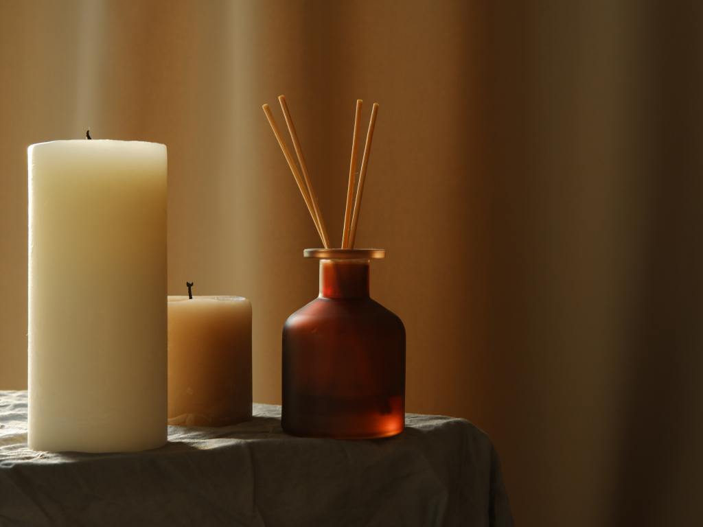 A diffuser is another great option besides a non-toxic candle to have healthy and good smelling air in your home.